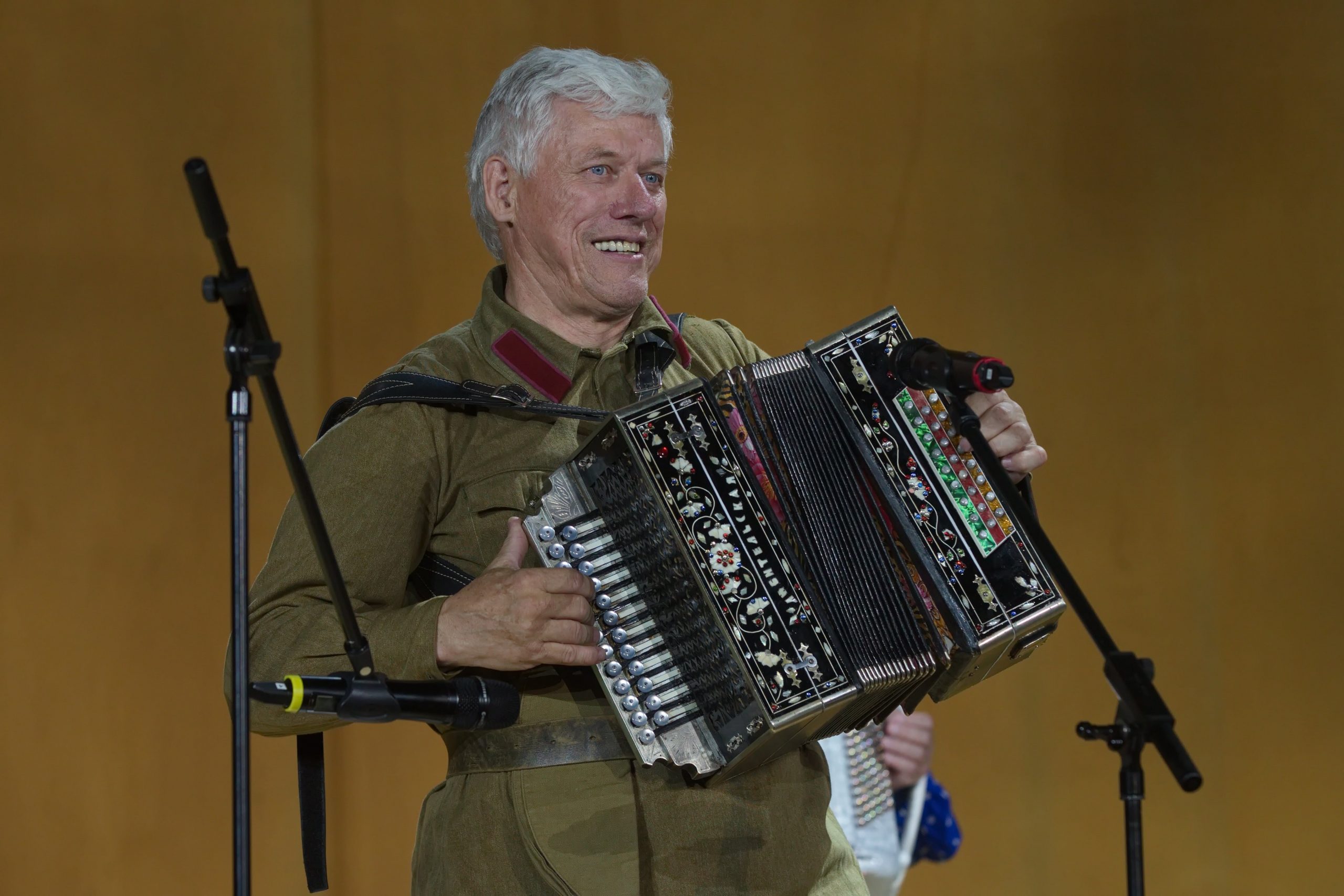 Играй, гармонь! 40 лет в эфире! За Родину!